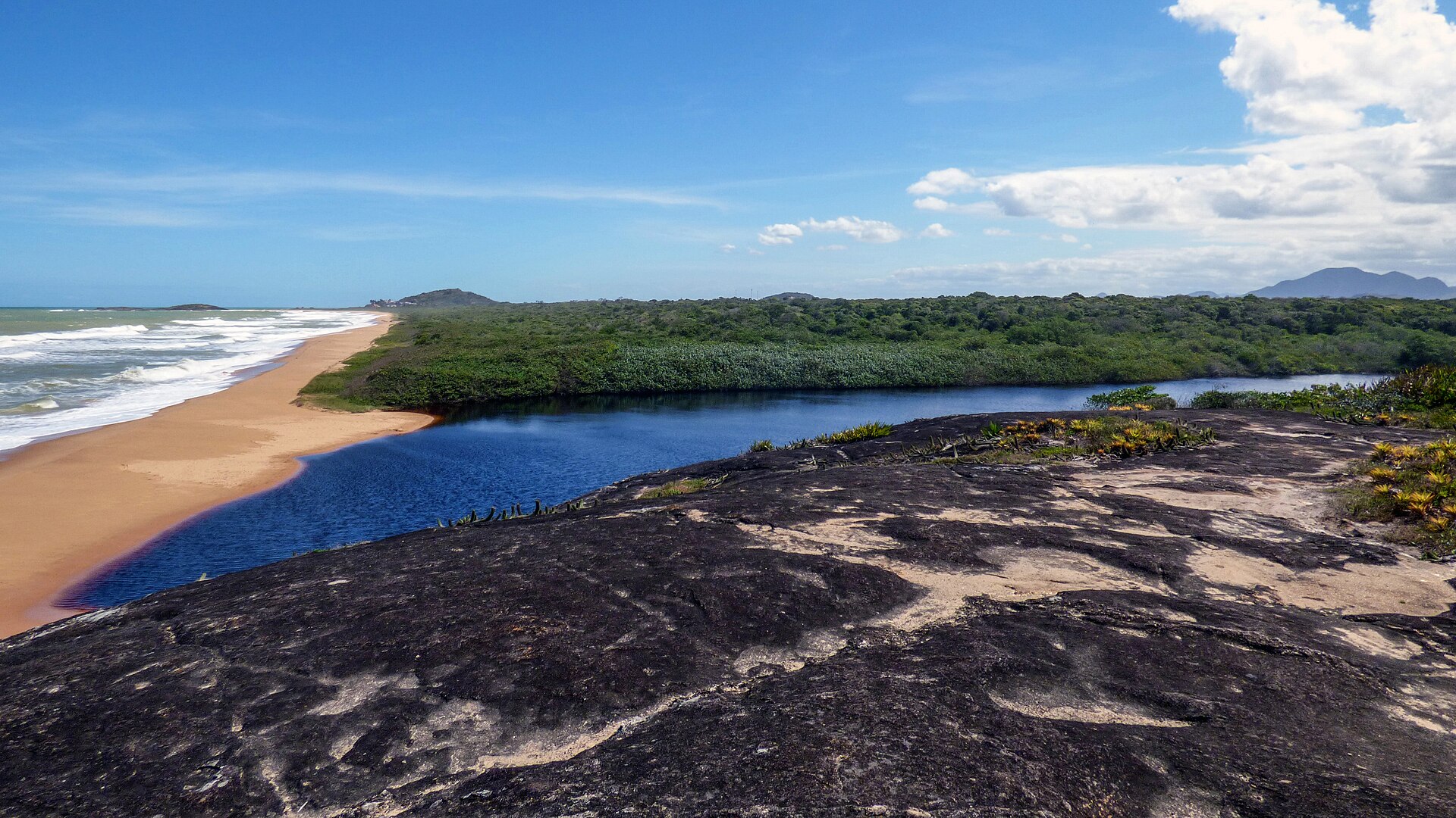 Imagem de referência de Área de Proteção Ambiental de Setiba, descrito nos dados abertos como área de Proteção Ambiental de Setiba de nível Estadual, localizado (a) em Guarapari (ES), Vila Velha (ES)