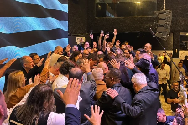 Tarcísio modula discursos e reforça aproximação com evangélicos - destaque galeria