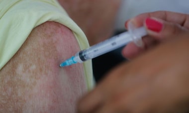 Vacina pneumocócica: conheça o imunizante liberado para idosos com 85 anos ou mais