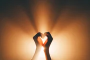 Prender a respiração durante o orgasmo pode intensificar o prazer; entenda