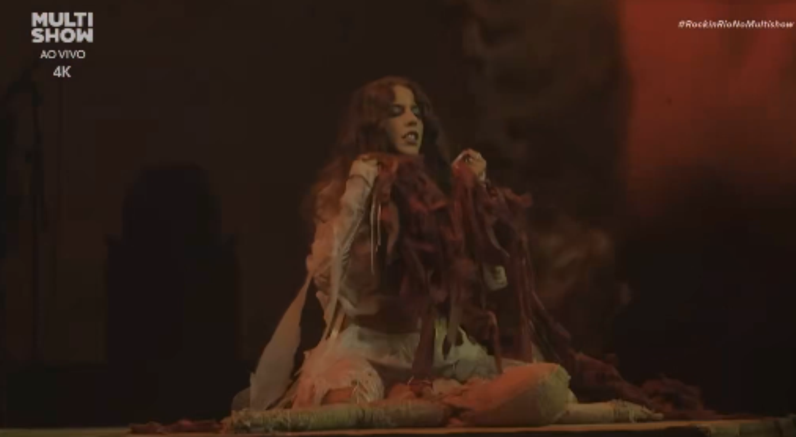 Marina Sena destr&oacute;i boneco durante show no Rock in Rio