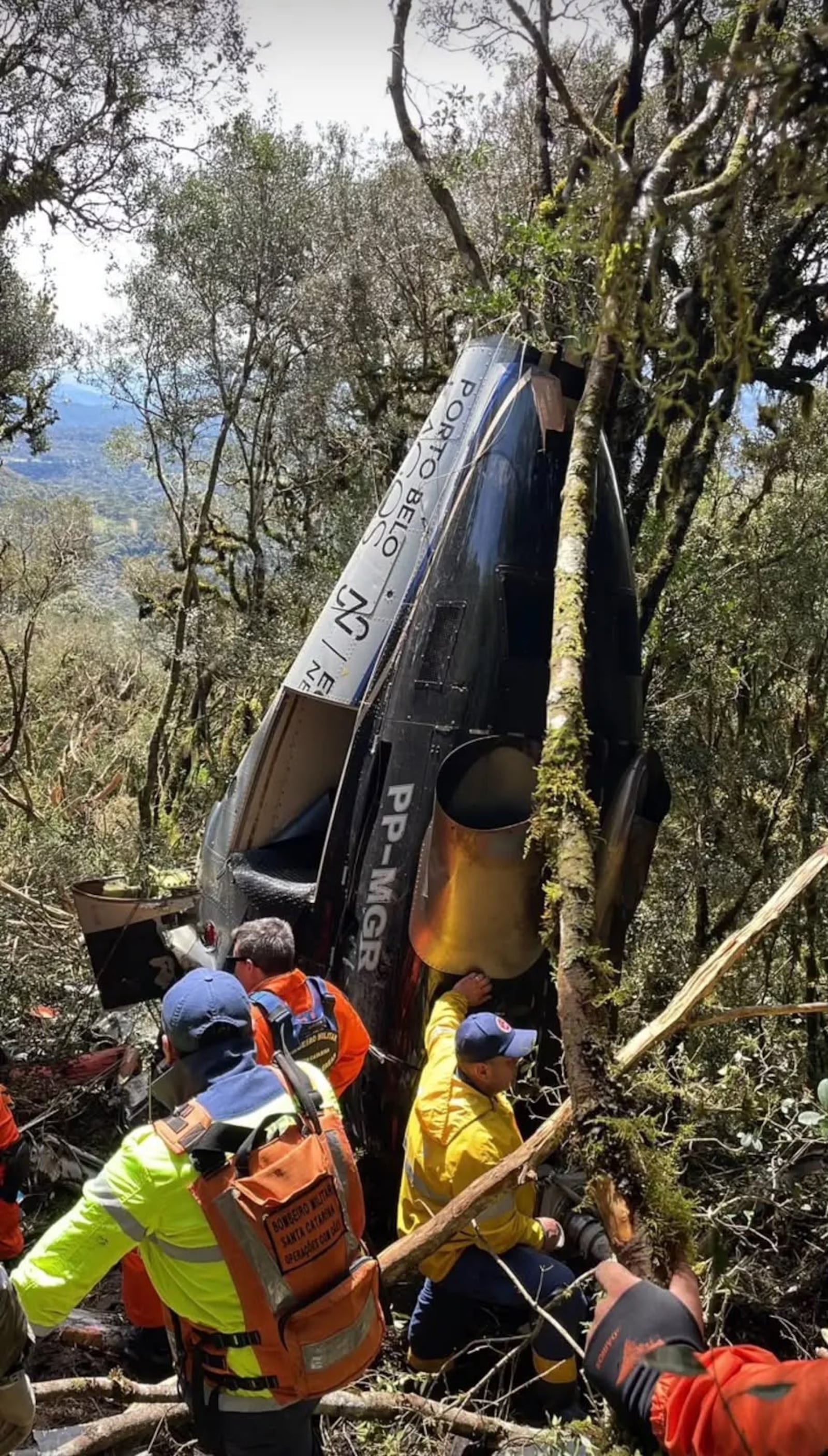 Aeronave tinha logo dos empreendimentos do jogador Neymar Jr. Divulgação Corpo de Bombeiros de Santa Catarina