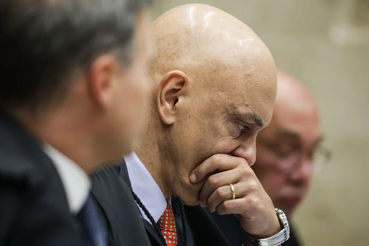 Ministros do Supremo Tribunal Federal STF André Mendonça e Alexandre de Moraes durante sessão da Corte Metropoles