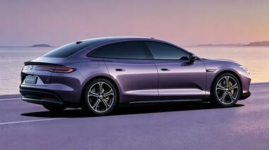 Sedã de luxo da BYD promete autonomia capaz de quebrar recorde mundial