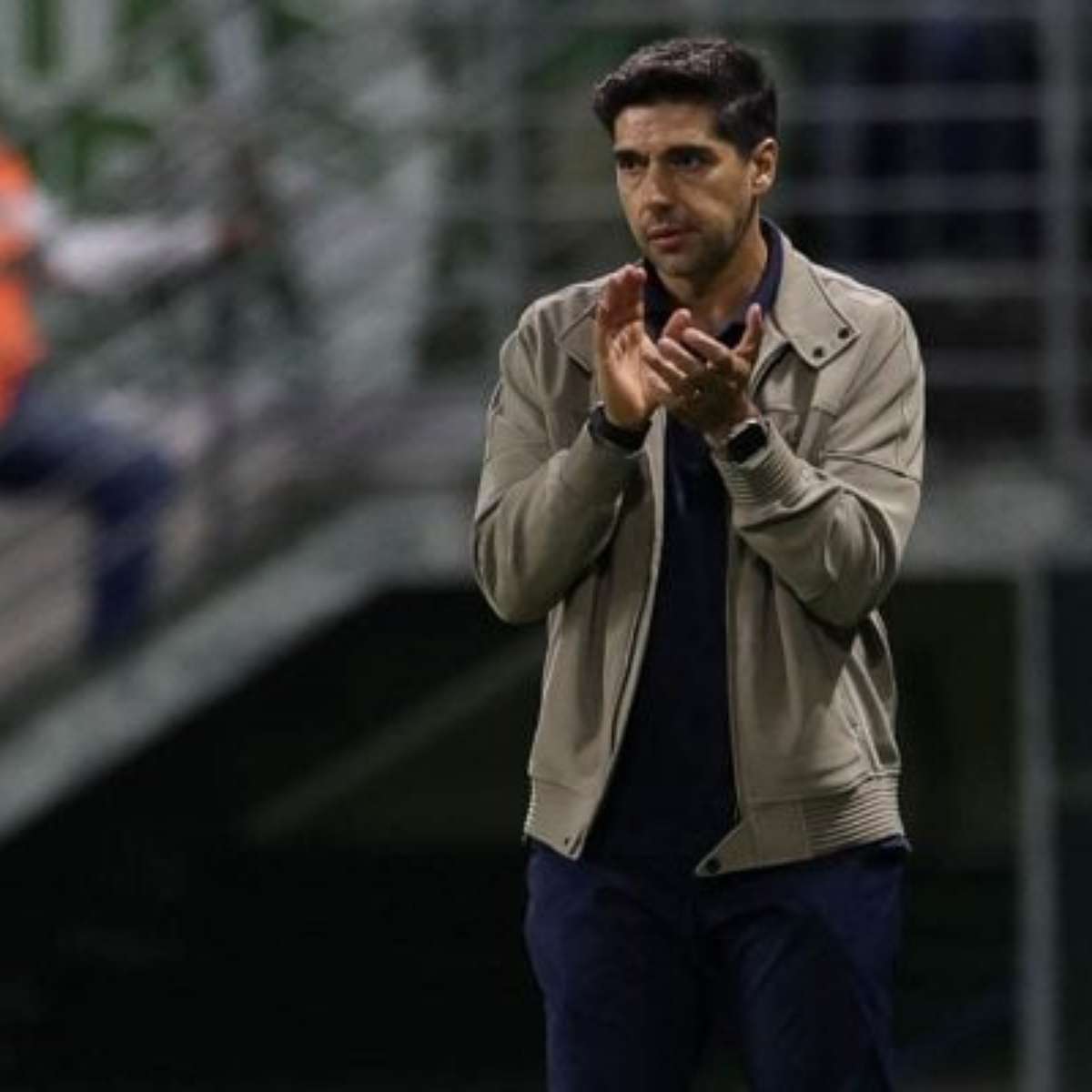 Sporting consulta Abel Ferreira, mas saída do Palmeiras não está no radar