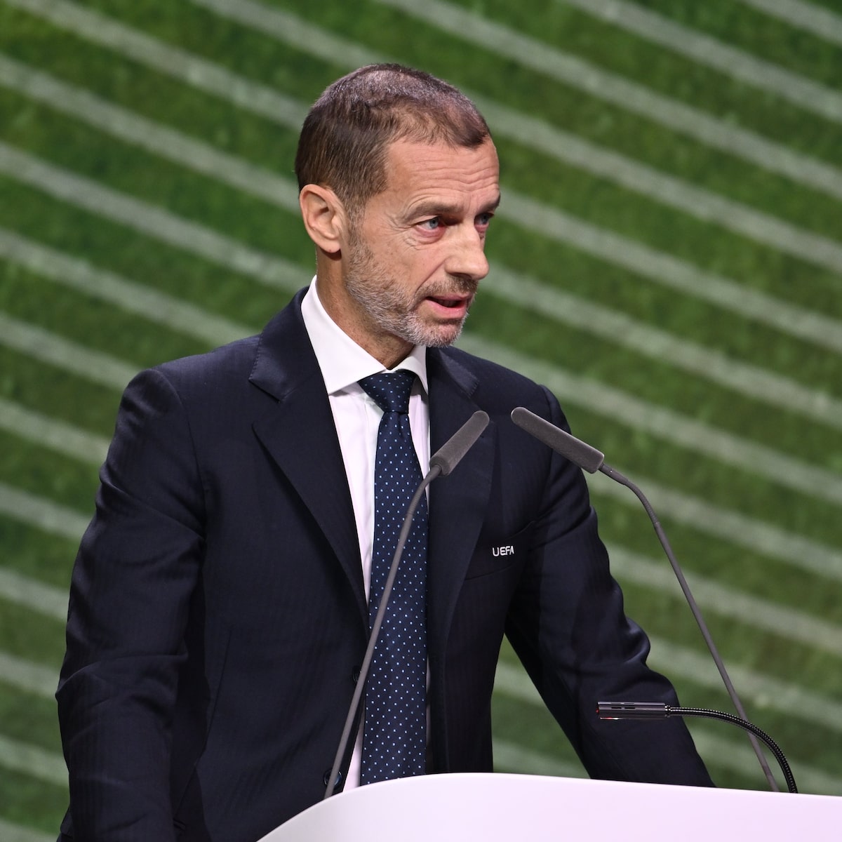 Como Uefa contra-ataca enquanto a Fifa planeja revisão do plano para investimento privado