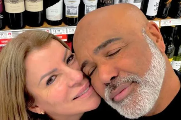 Viúva de Rick teria passado mal após desembarcar no Brasil
