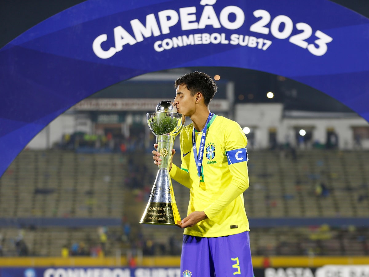 Ancelotti promove renovação e reduz em quatro anos a média de idade da seleção em relação à Copa