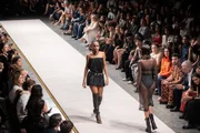 Sucesso no exterior, top model Raica Oliveira desfila no Metrópoles Catwalk