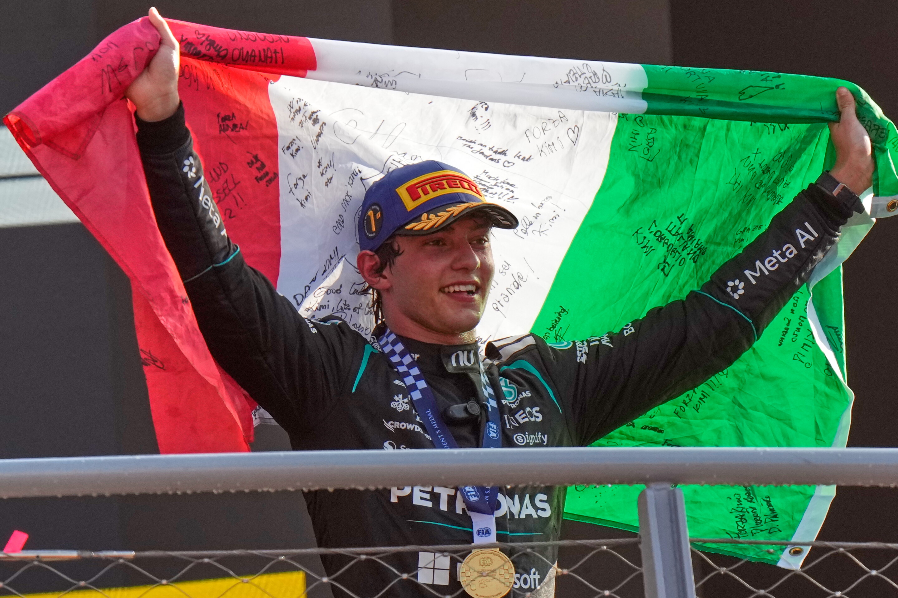 A equipe chama os organizadores da corrida chinesa de 'gravemente negligentes' no tratamento em torno do acidente com fogo.